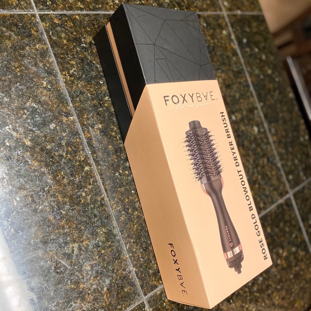 Foxy bae hair dryer brush 🎅🏻Christmas sale🎄